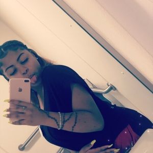 Meet your Posher, Ilia